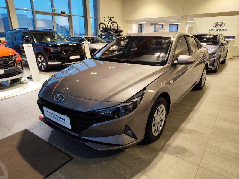 HYUNDAI Elantra<br /><small>(Samochód używany)</small>