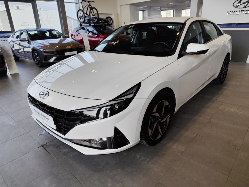 HYUNDAI Elantra 4DR 1,6 MPI 123KM 6MT Smart Design<br /><small>(Samochód używany)</small>